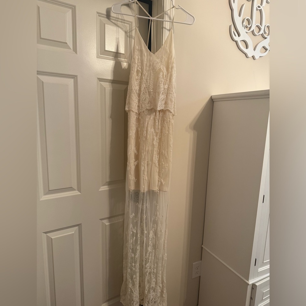 Elegant White Lace Maxi Dress - Medium